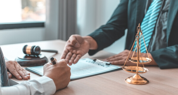 Recebeu a negativa do seguro de vida? Saiba o que fazer, seus direitos e como um advogado pode te ajudar a obter a indenização devida.